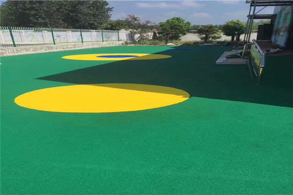 舟山幼兒園的室外塑膠跑道地面 舟山幼兒園的室外塑膠跑道地面